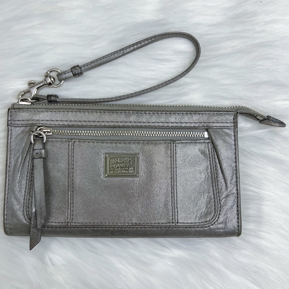 Vintage Coach Poppy Wristlet - Silver Shimmer Metallic - Y2K Vibes!